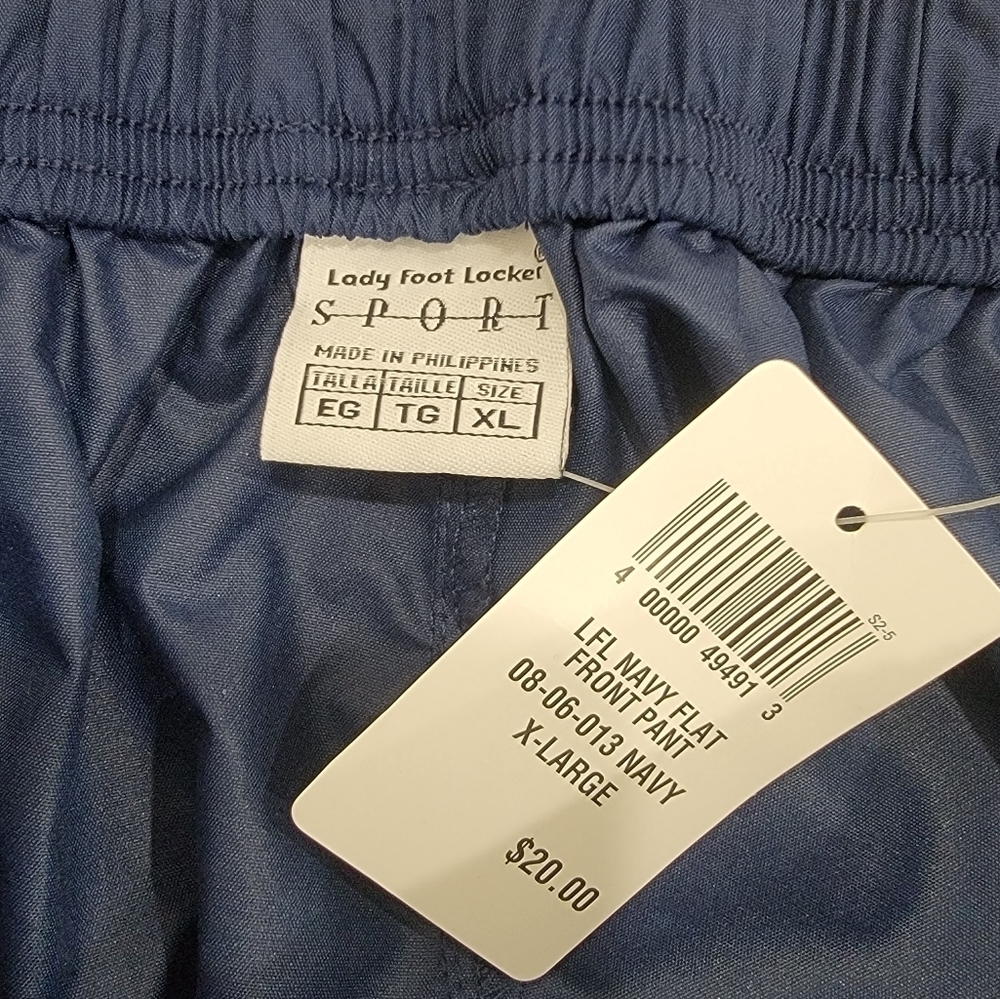 Women's NWT Reebok Track Jacket and Pants Size XL - Picture 17 of 17